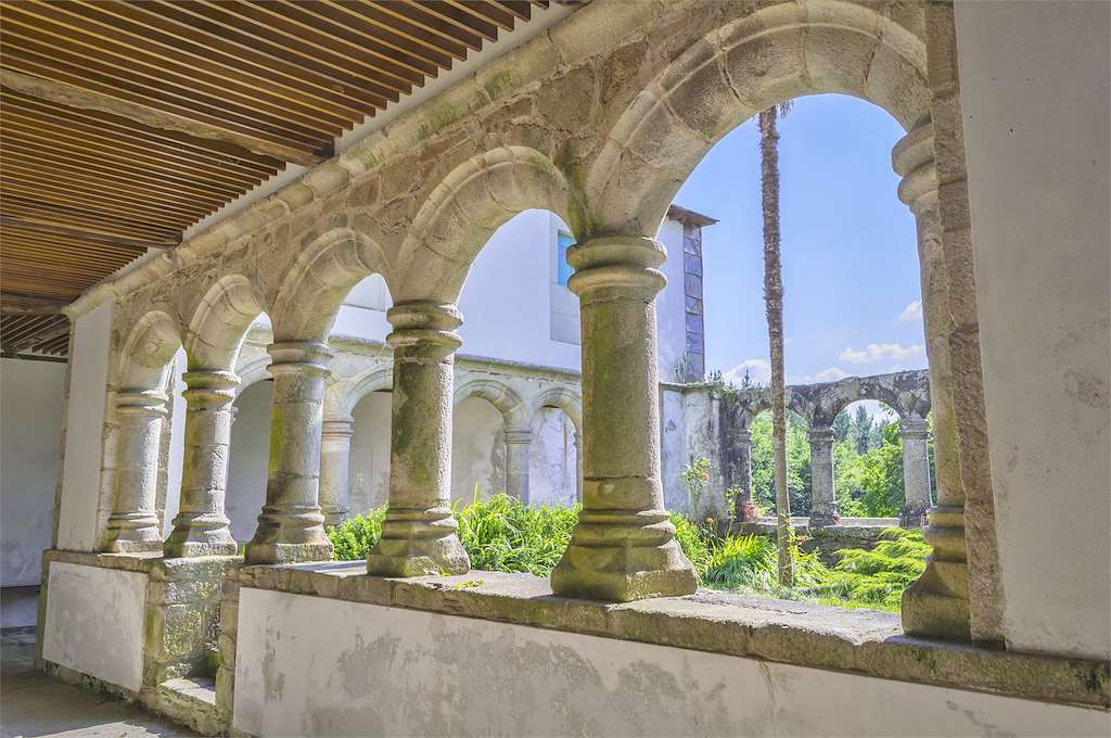Iglesia Monasterial de Santa María de Ferreira de Pallares en Guntín