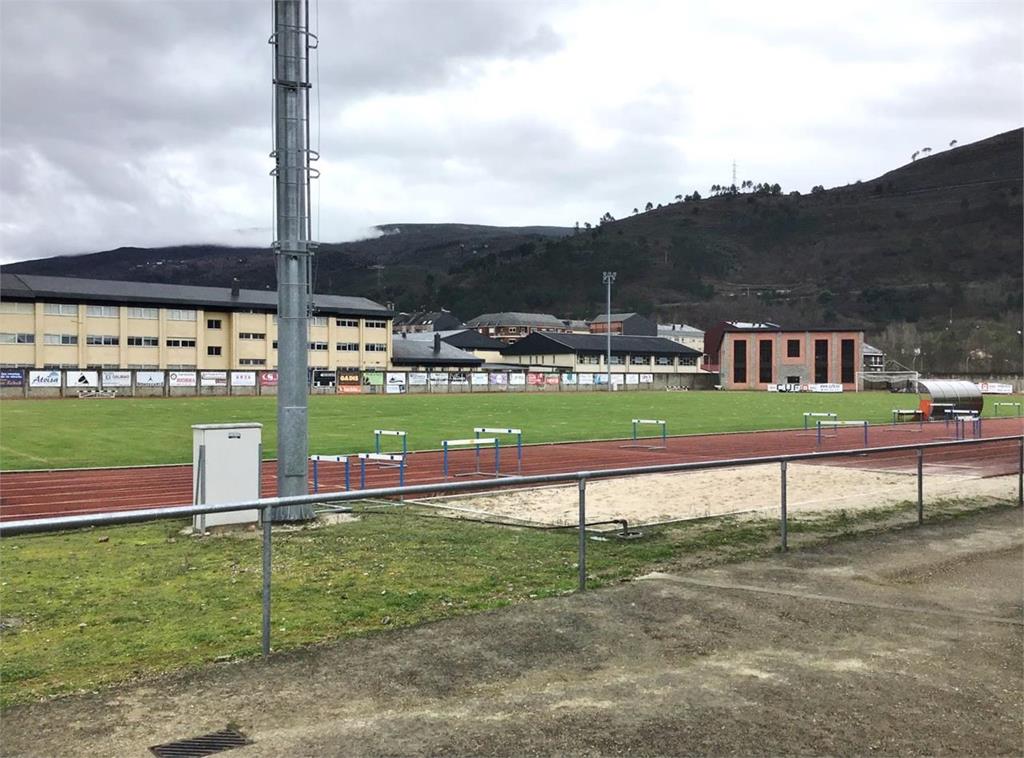 imagen principal Campo de Fútbol Municipal de Calabagueiros - Pista de Atletismo