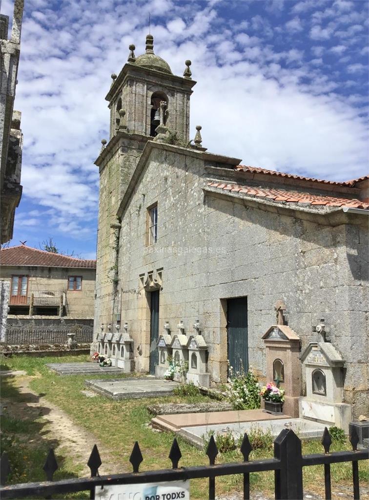 imagen principal Parroquia y Cementerio de Santa Pedro de Laroá
