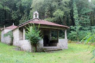 Fechas, información, programa, cartel, imágenes, mapa y ubicación de Capilla de San Xoán de Mosteiro  en  Covelo