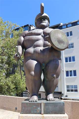 Fechas, información, programa, cartel, imágenes, mapa y ubicación de Escultura Soldado Botero  en  A Coruña