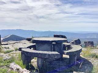 Fechas, información, programa, cartel, imágenes, mapa y ubicación de Mirador Mesa dos Catro Cabaleiros  en  A Pobra do Brollón