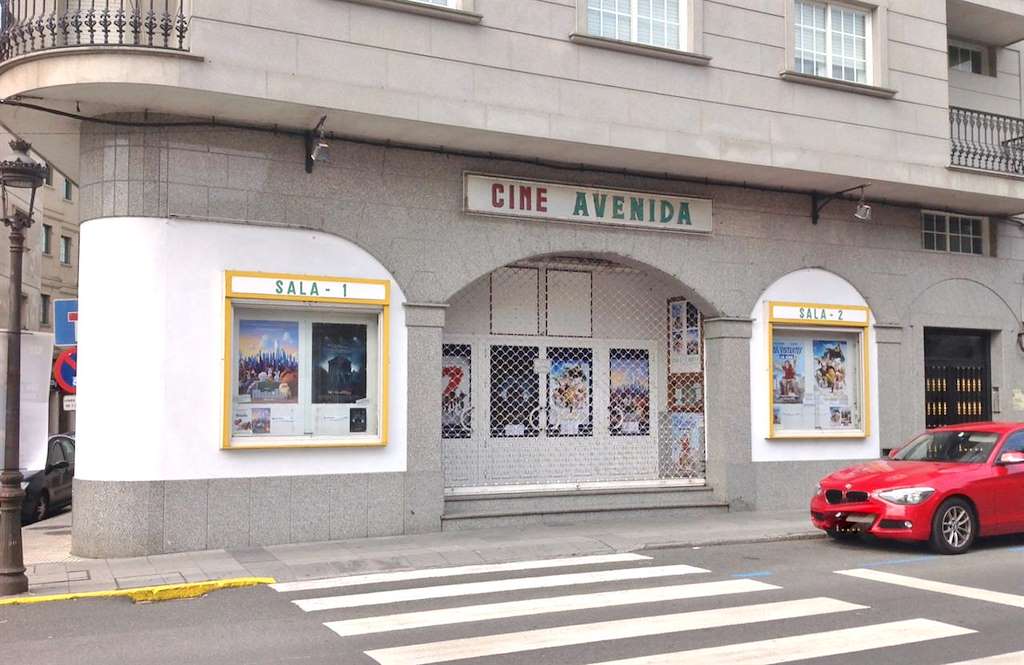 Avenida en Caldas de Reis - Imagen 1