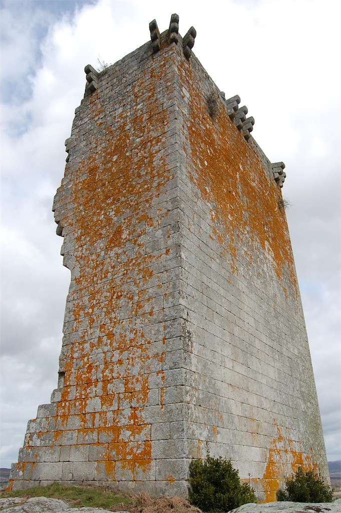 A Torre do Castro en Sandiás