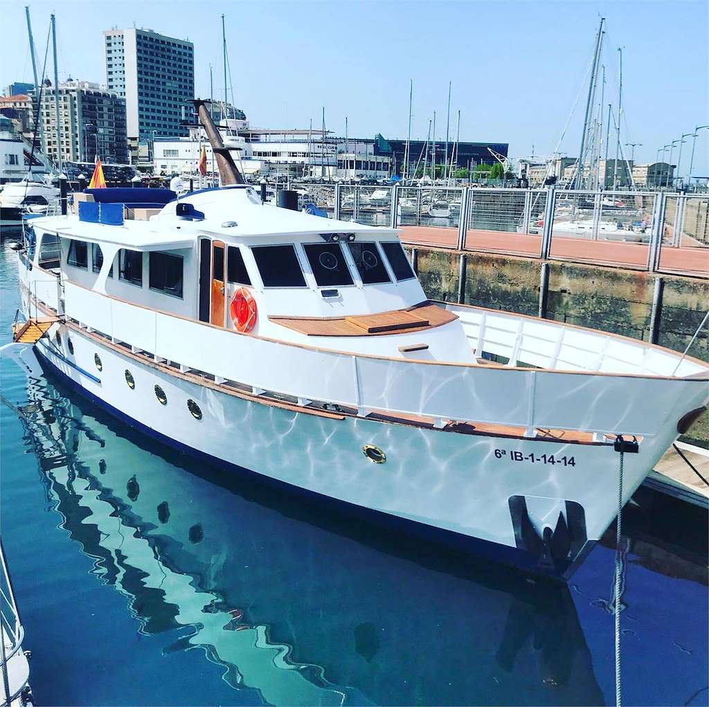 Alquiler y Viajes en Barco Don Máximo en Vigo