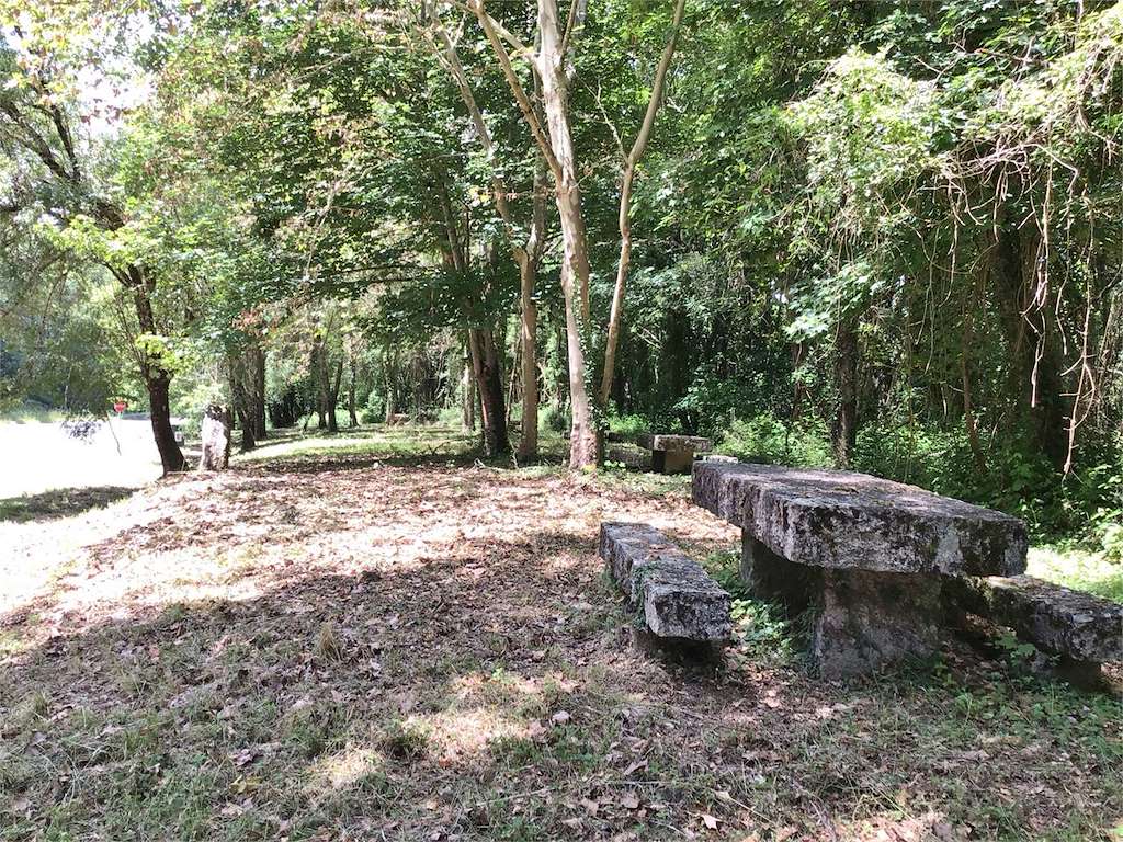 Área de Descanso La Fuente Intermitente en Becerreá