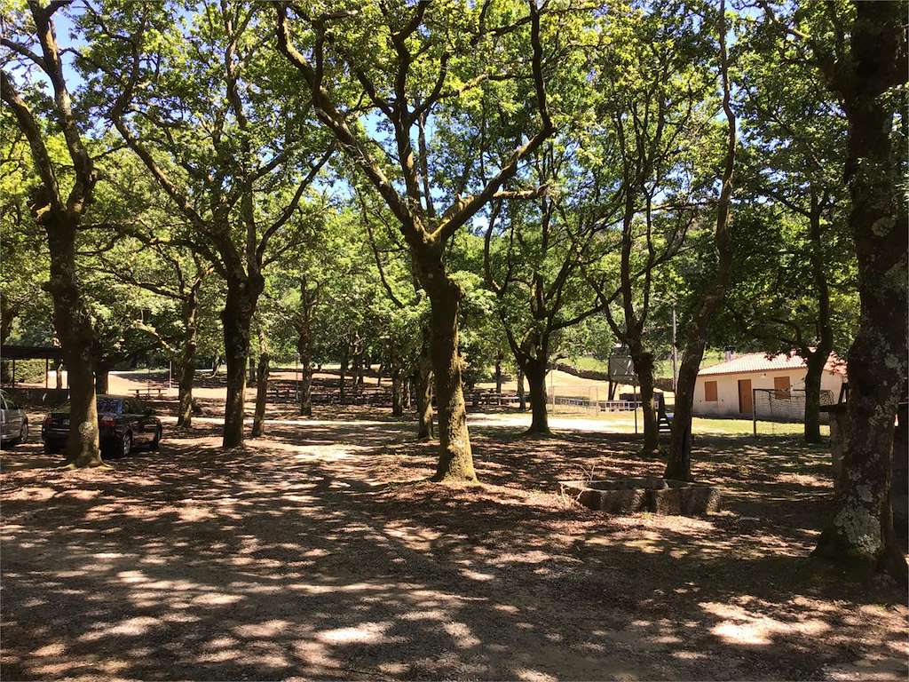 Área Recreativa Carballeira de Famelga en Cerdedo-Cotobade