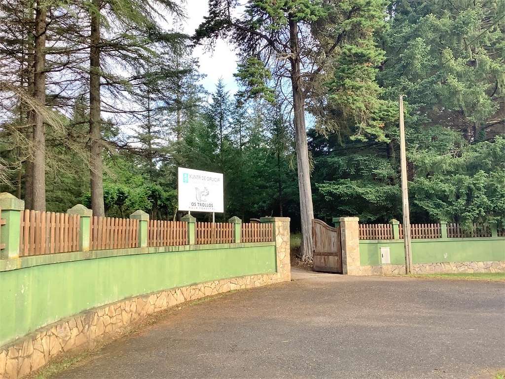 Aula Forestal Os Trollos en Bóveda