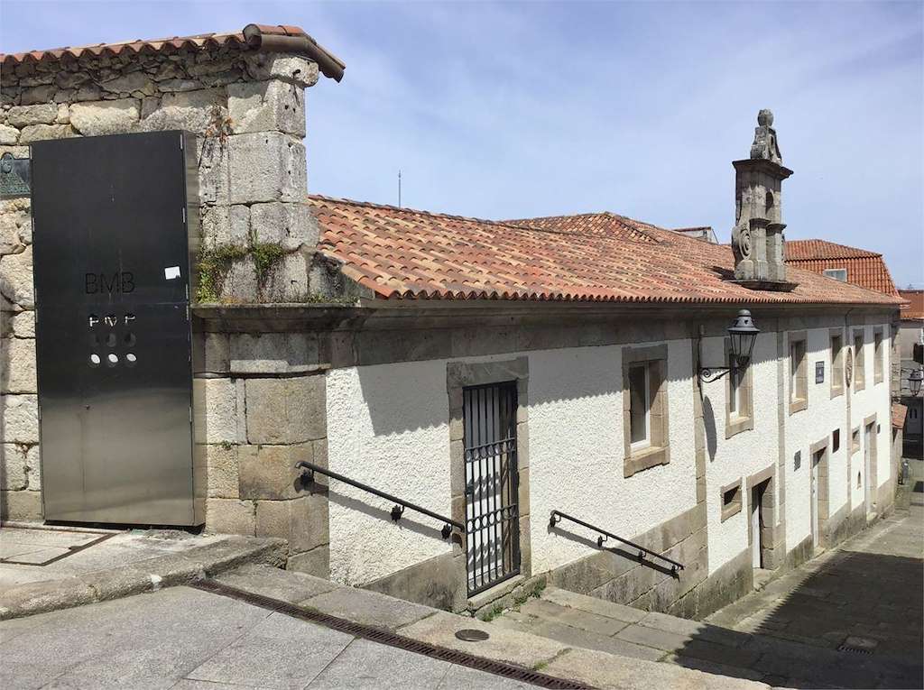 Biblioteca Municipal - Antiguo Hospital de la Caridad en Baiona