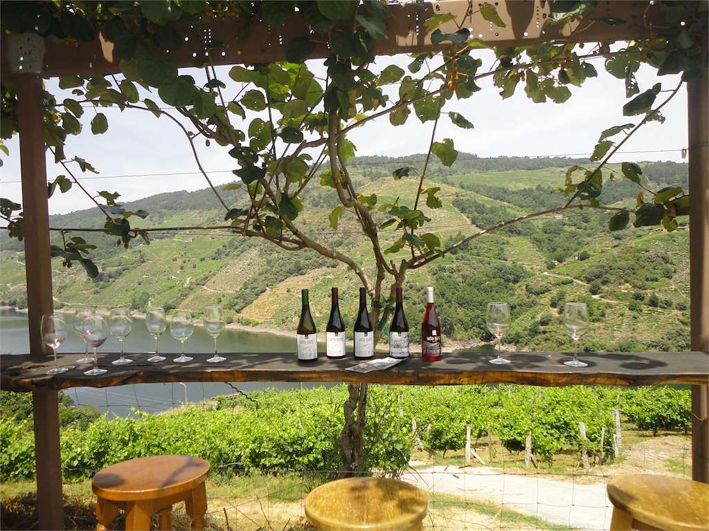 Bodega Caneiro en Parada de Sil