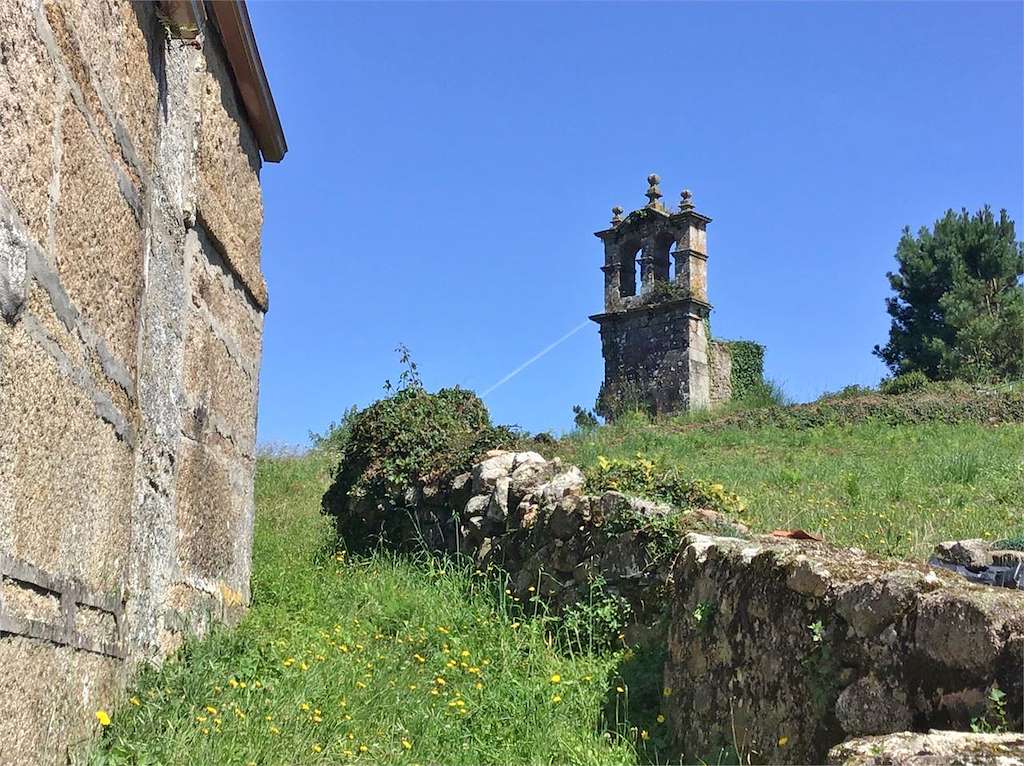 Campanario de la Antigua Iglesia de Ponte do Porto en Camariñas
