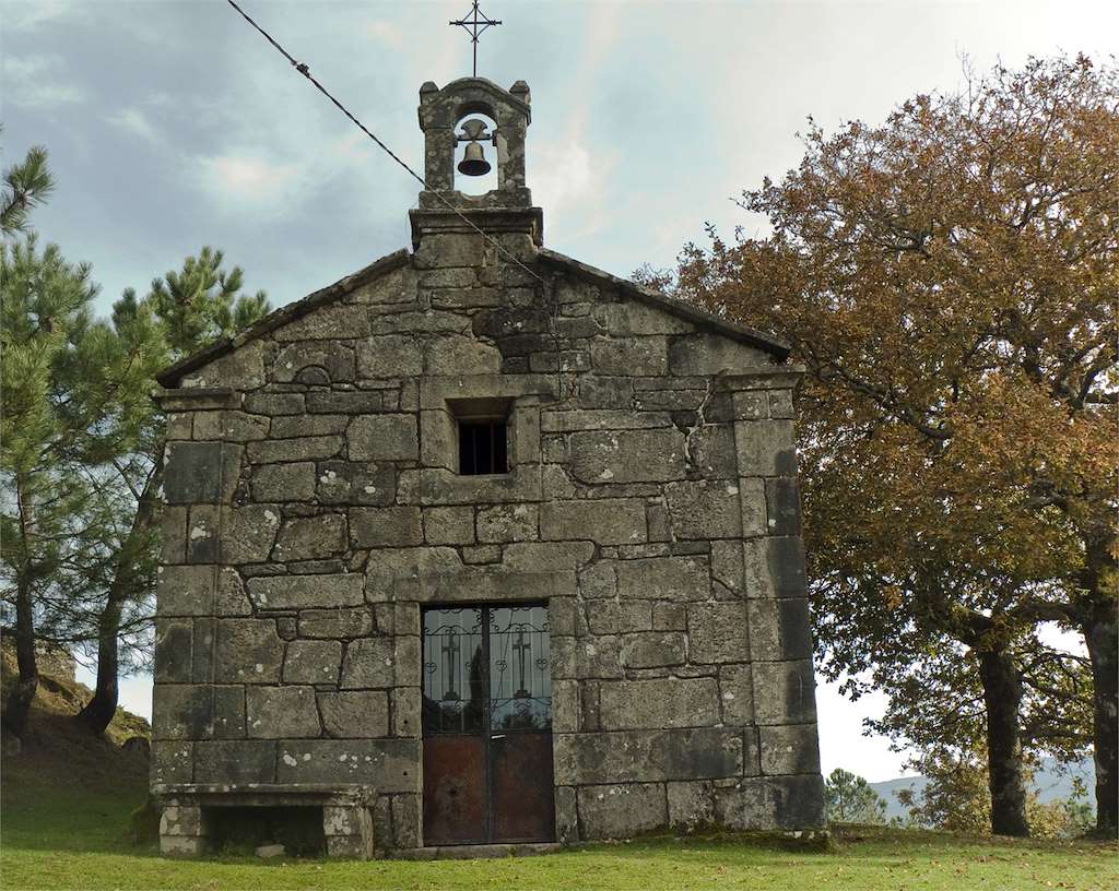 Capilla de San Antoniño y Área Recreativa de Castro de Penalba en O Campo Lameiro