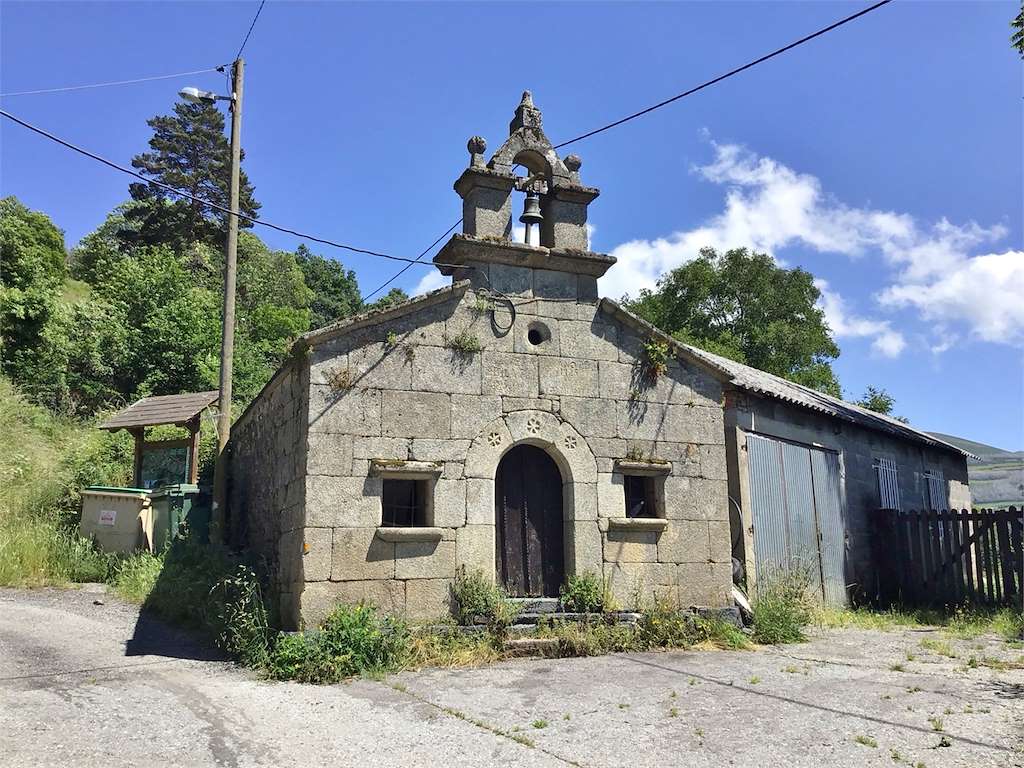 Capilla de Santiago de Castelo de Donis en Cervantes