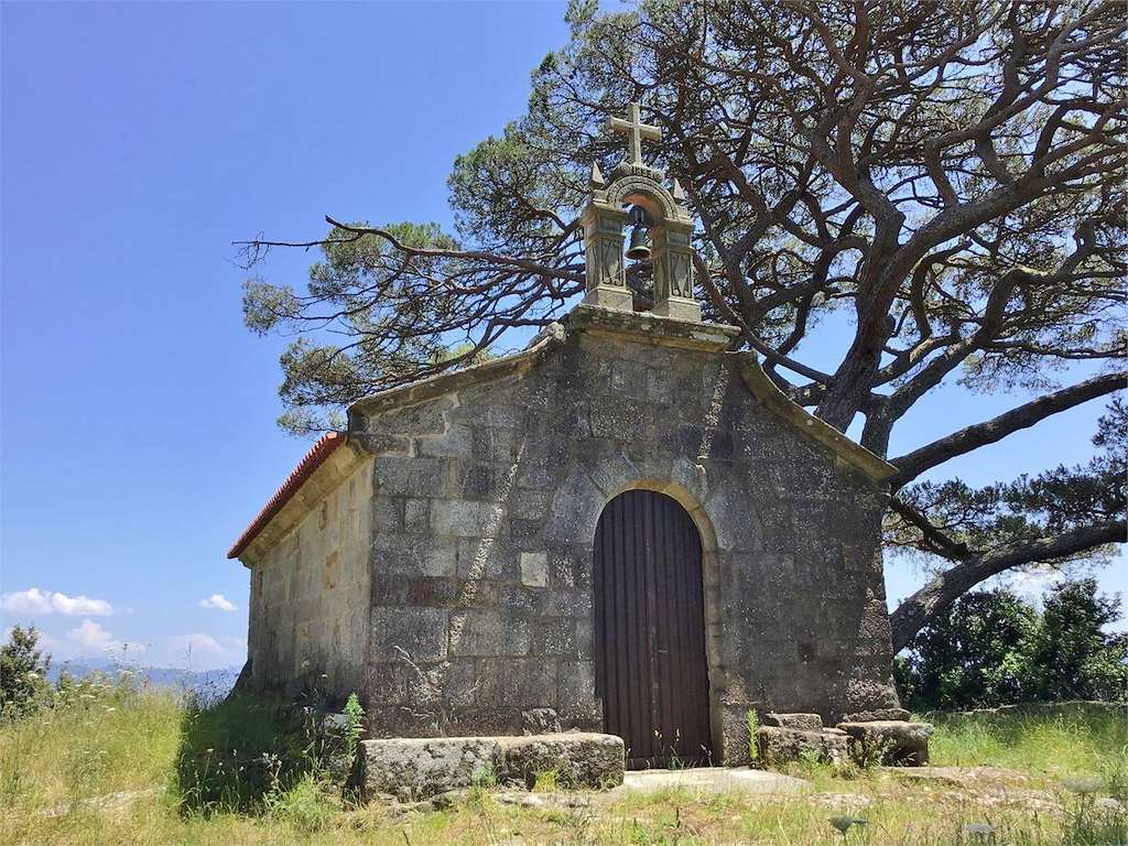 Capilla y Mirador de San Roque en Cangas de Morrazo