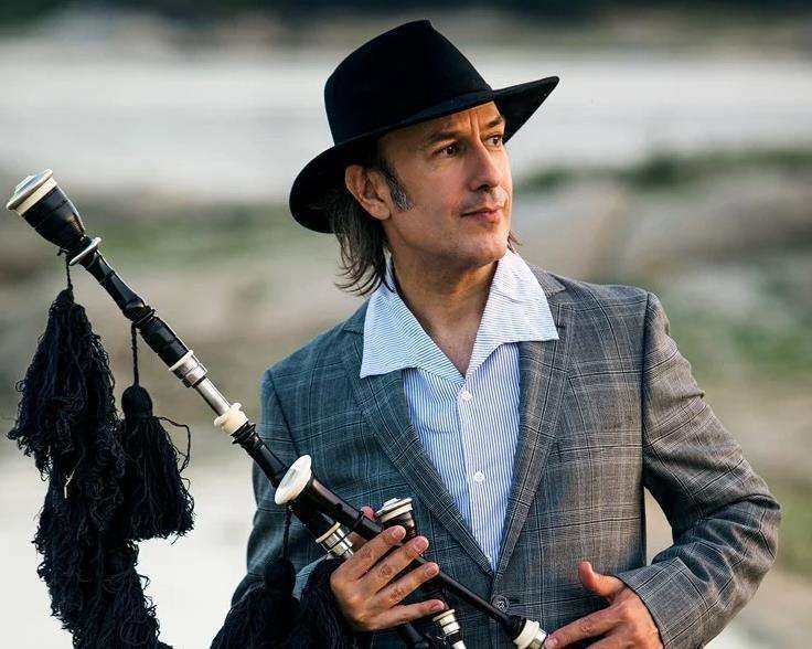 Carlos Nuñez en Concierto – Xira Lugares Máxicos (2025) en Vilanova de Arousa