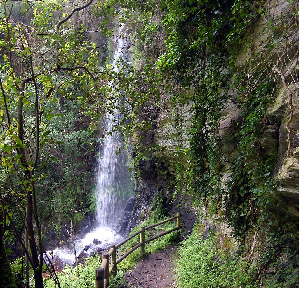 Cascada de Santo Estevo do Ermo en Barreiros