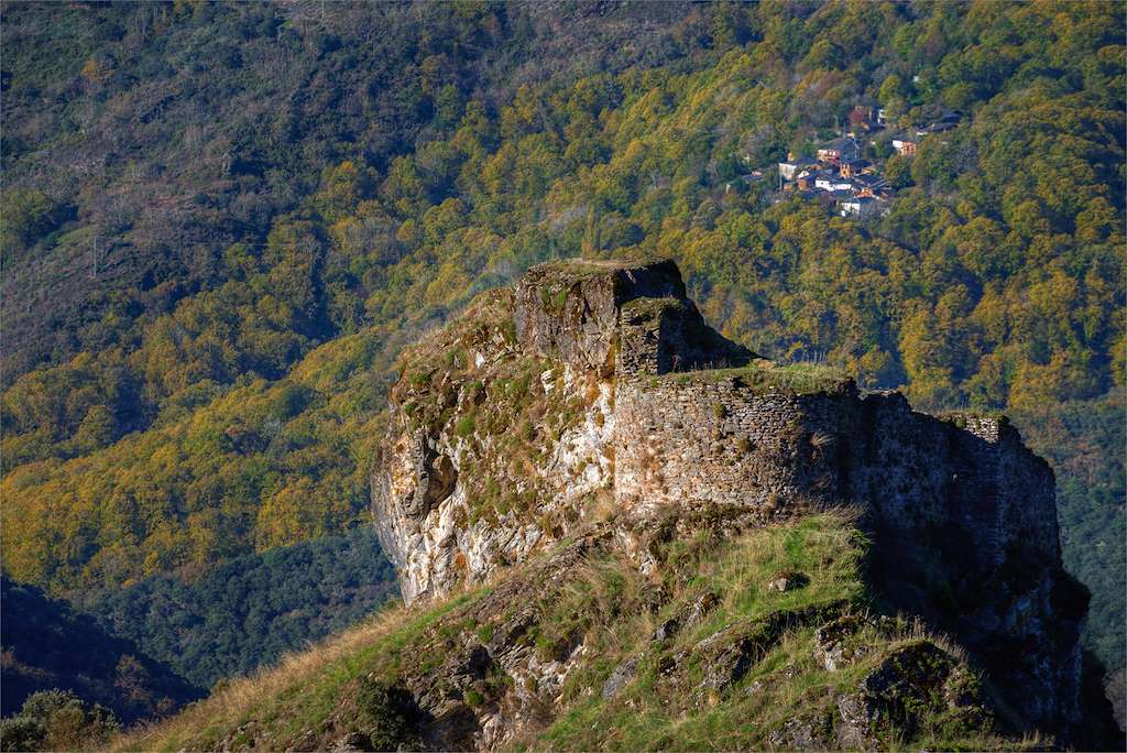 Castillo de Carbedo en Folgoso do Courel