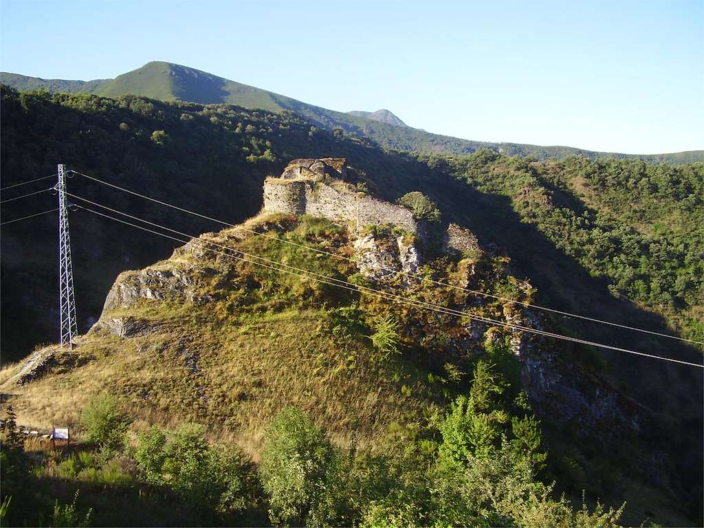 Castillo de Carbedo en Folgoso do Courel