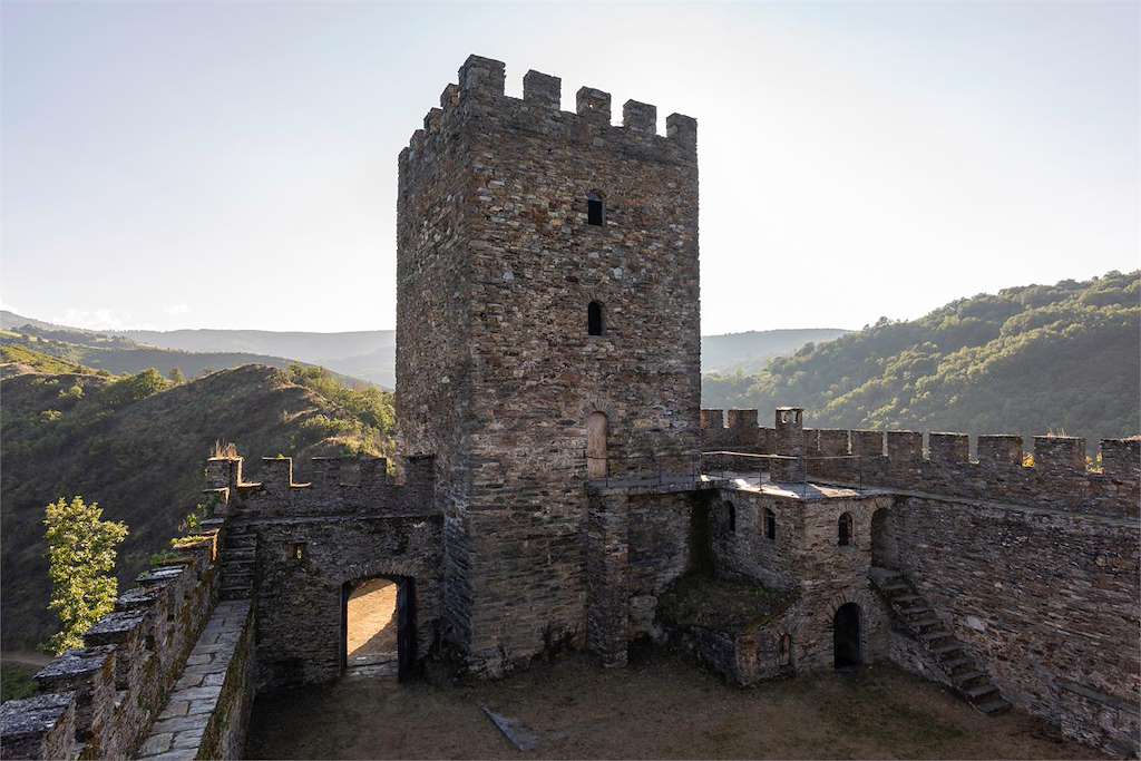 Castillo de Doiras en Cervantes