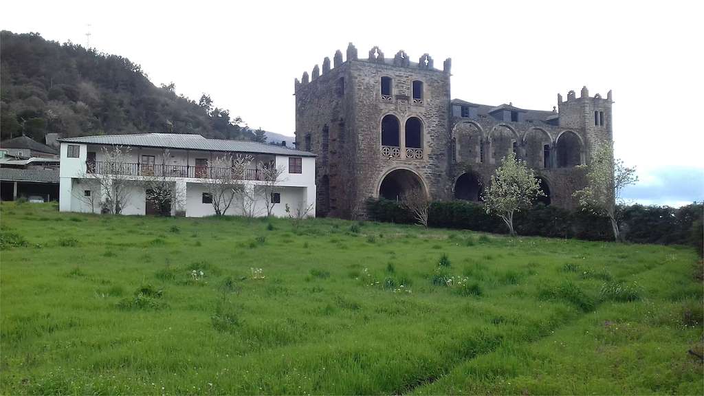 Castillo de Torre Penela en Vilamartín de Valdeorras