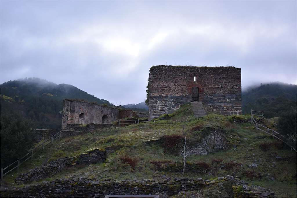 Castillo de Torrenovaes en Quiroga