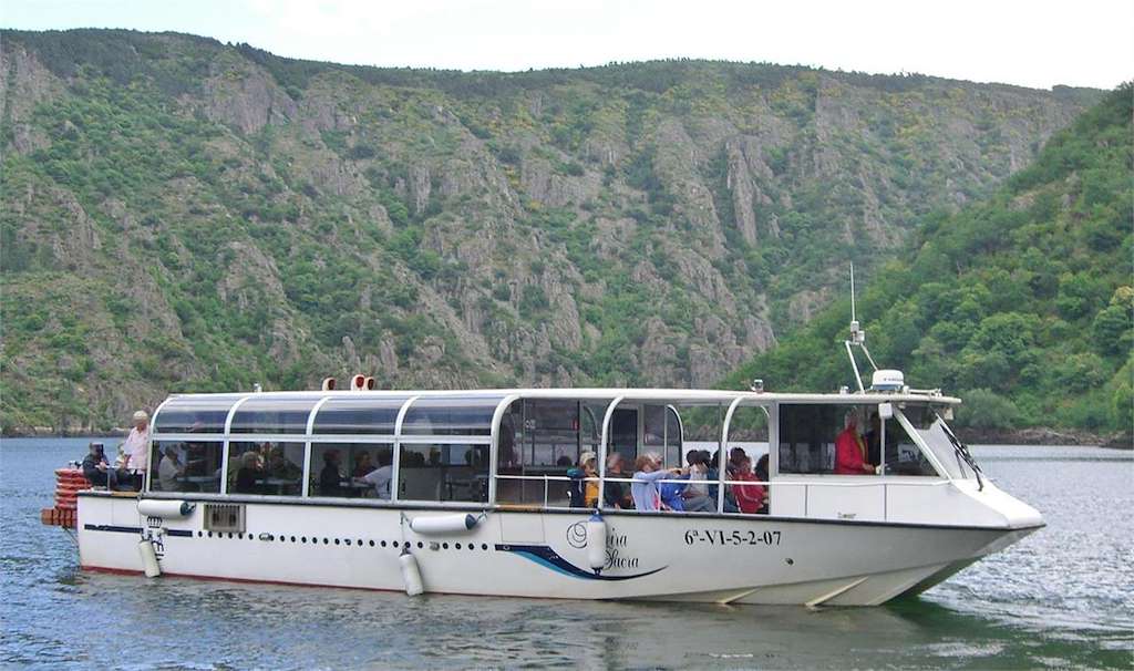 Catamarán Ribeira Sacra en Castro Caldelas