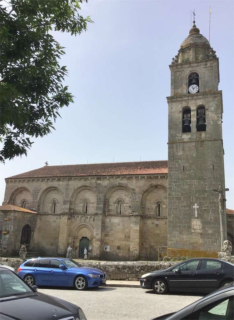 Colegiata de Santa María La Real en Xunqueira de Ambía