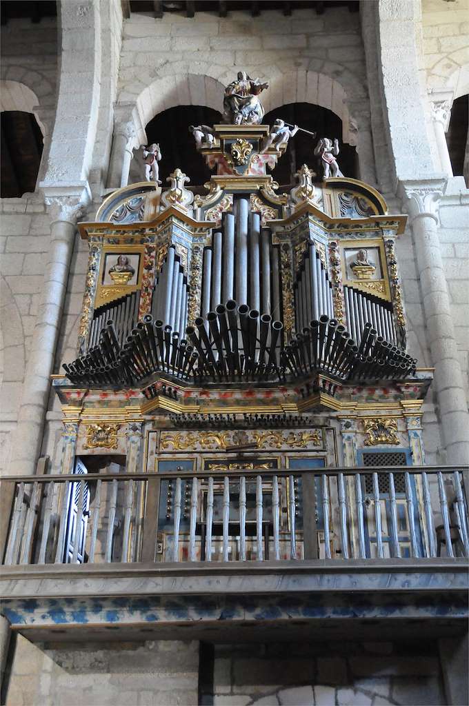 Colegiata de Santa María La Real en Xunqueira de Ambía