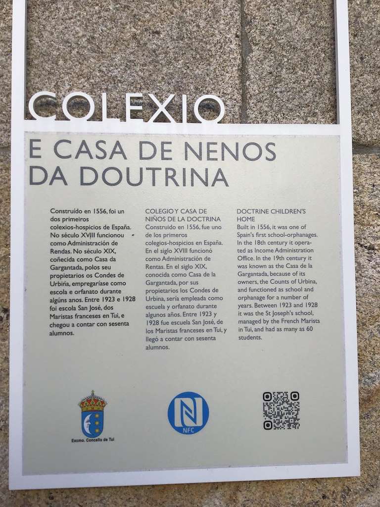 Colexio e Casa de Nenos da Doutrina en Tui
