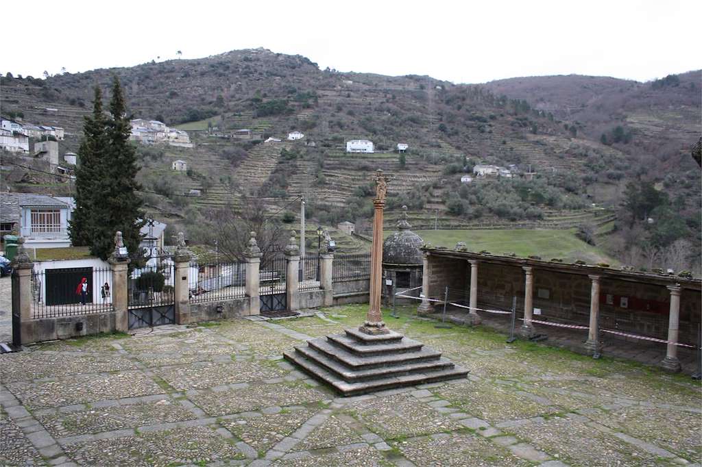 Cruceiro de As Ermidas en O Bolo