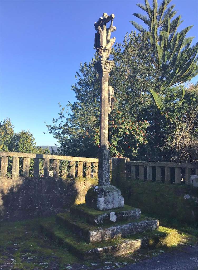 Cruceiro de Bemil en Brión