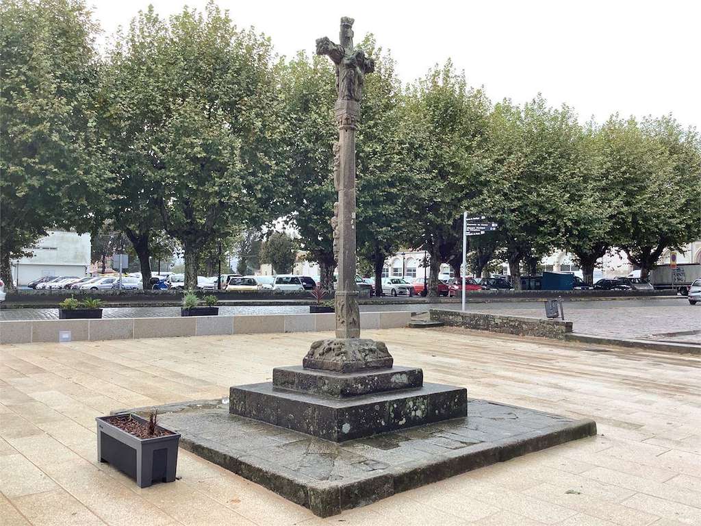 Cruceiro de Fondo da Vila en Padrón