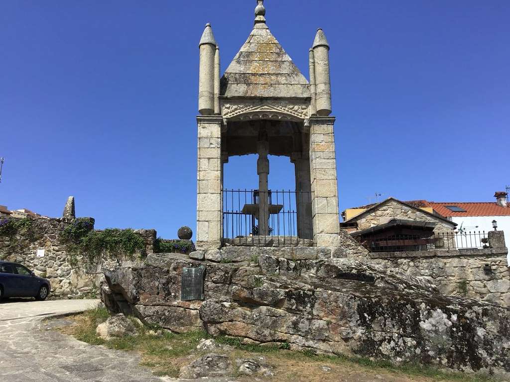 Cruceiro de la Santísima Trinidad en Baiona