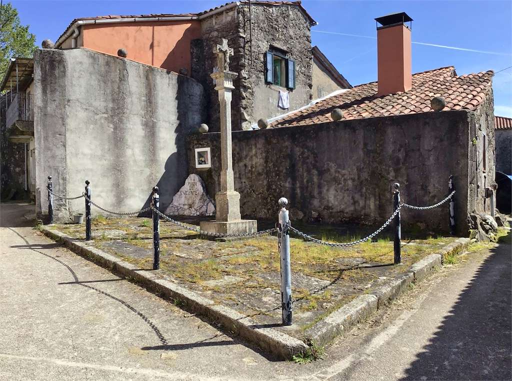 Cruceiro de San Vicente de Ulloa en Palas de Rei