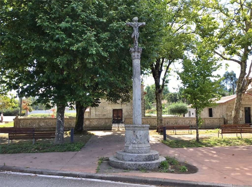Cruceiro de San Xoán de Amorín en Tomiño
