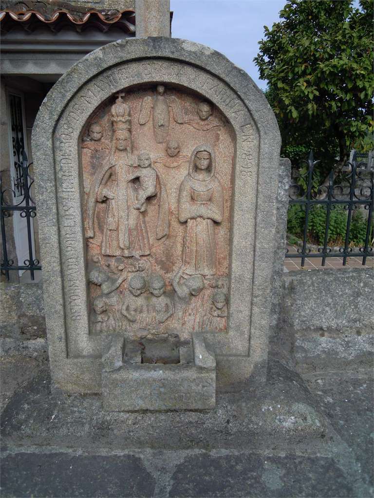 Cruceiro y Peto de Ánimas de Briallos en Portas