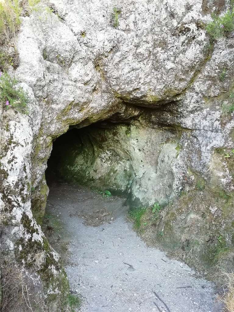 Cuevas del Pico Sacro en Boqueixón