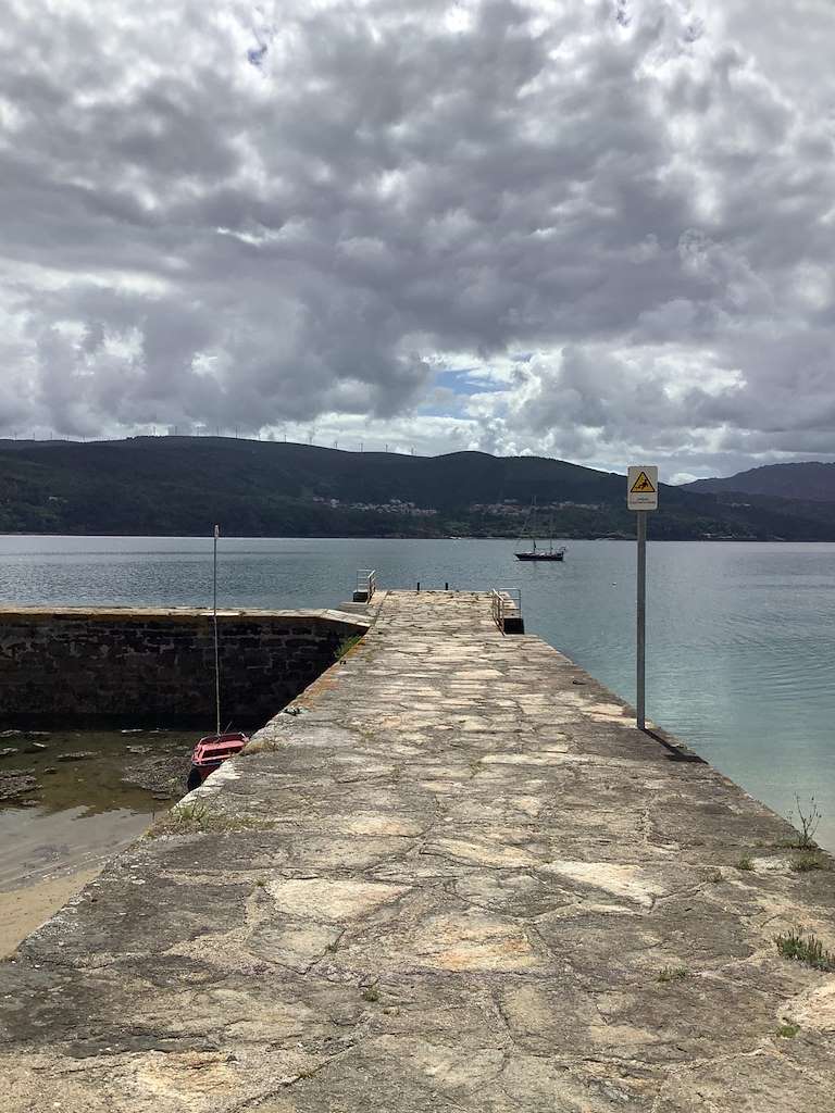 Dársena de Quenxe en Corcubión