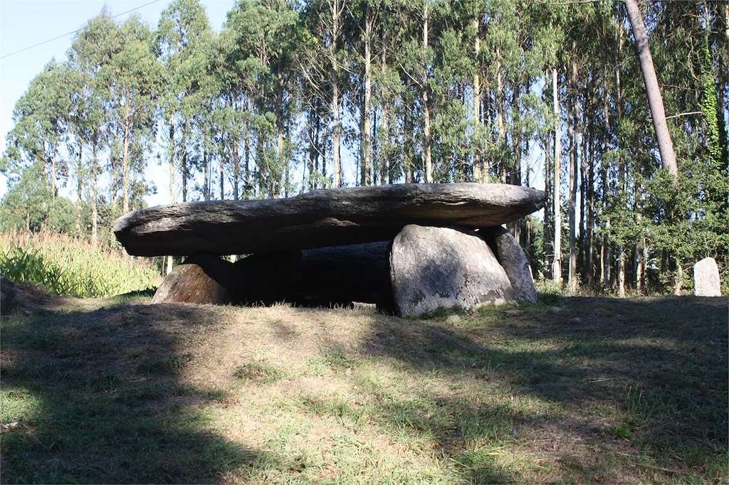 Dolmen Pedra da Arca en Dumbría