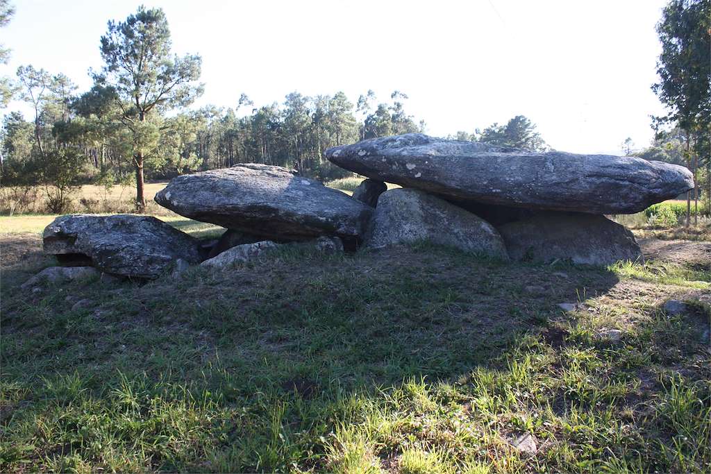 Dolmen Pedra da Arca en Dumbría