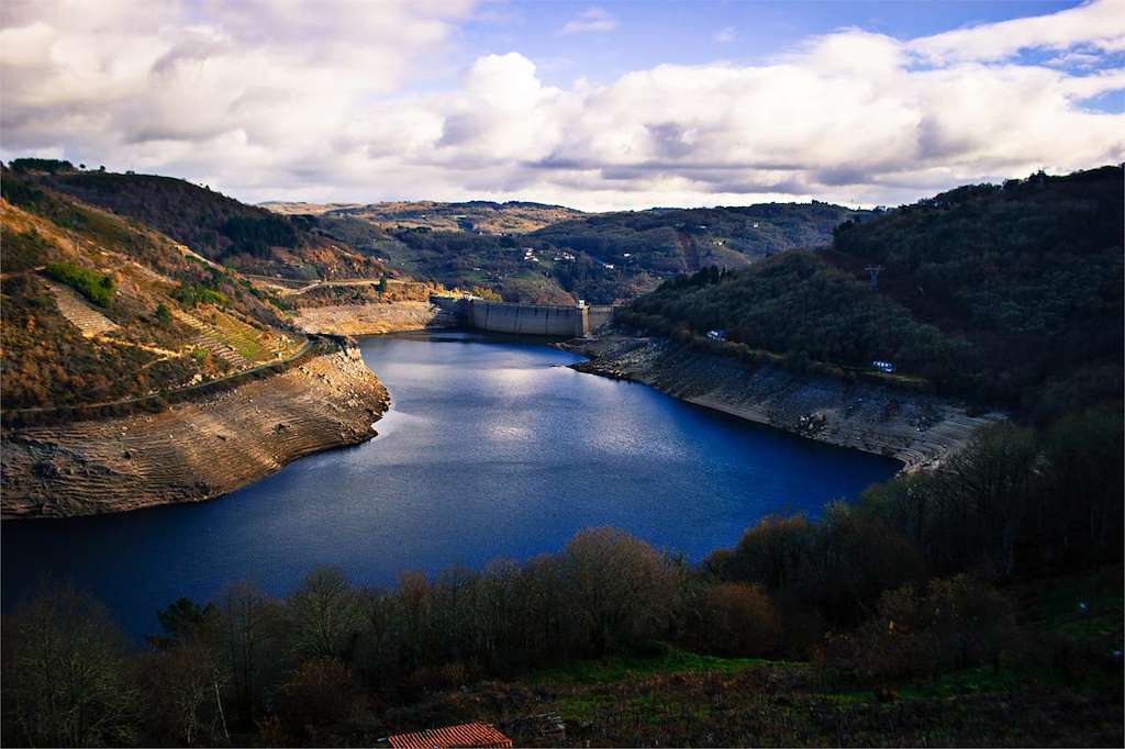 Embalse de Belesar en O Saviñao
