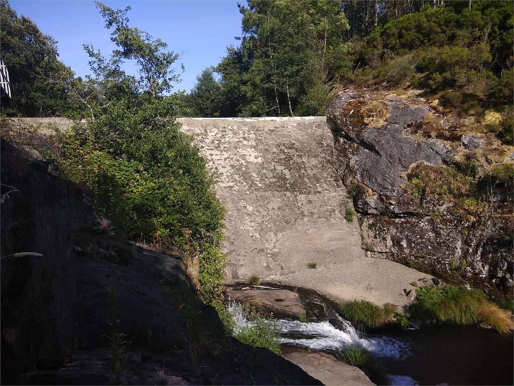 Embalse de la Castellana en Aranga