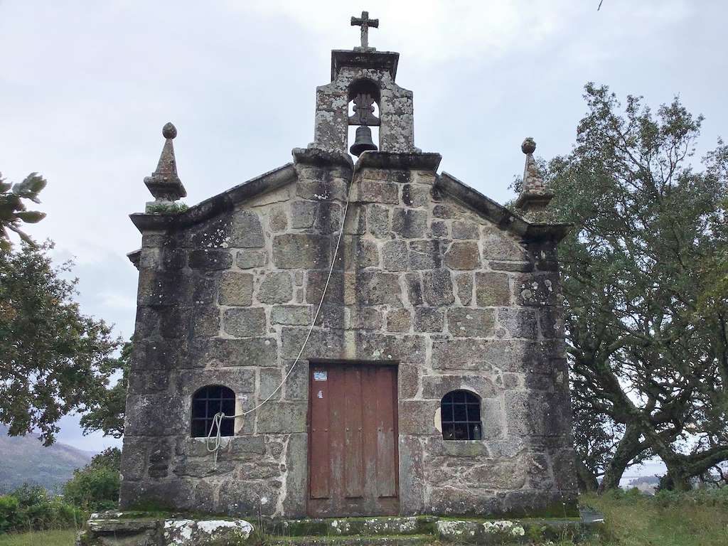 Ermida e Sobreiras da Madalena en O Rosal