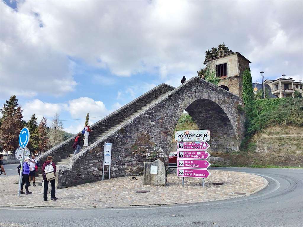 Escalinata de la Capilla de las Nieves en Portomarín
