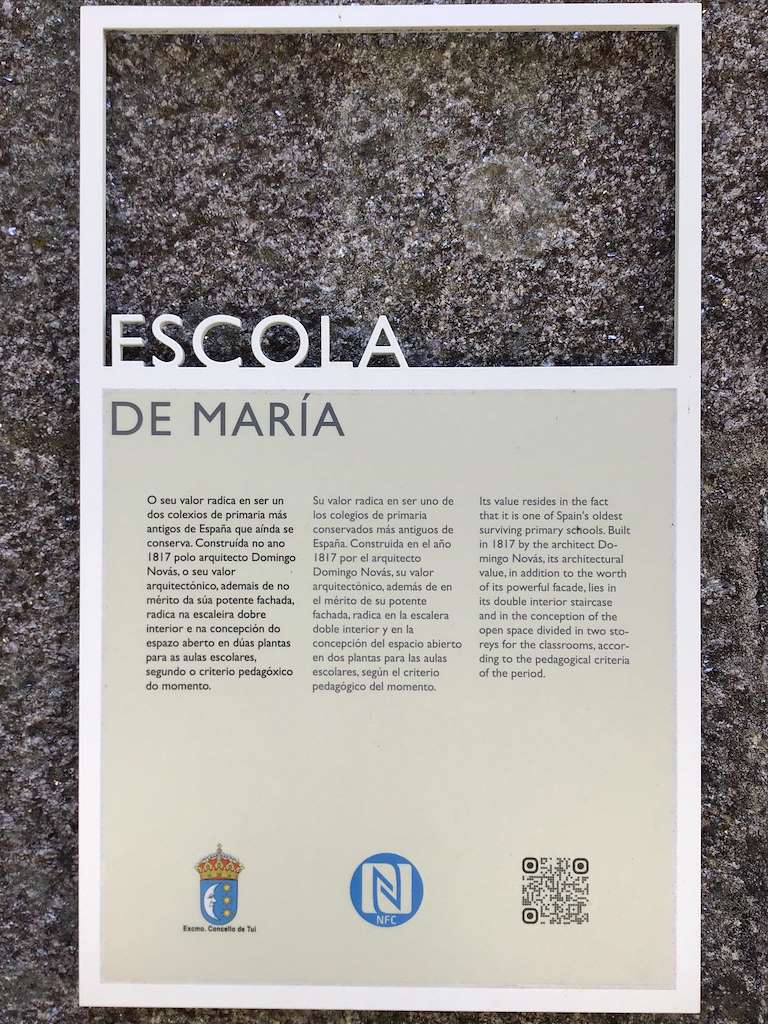 Escola de María en Tui