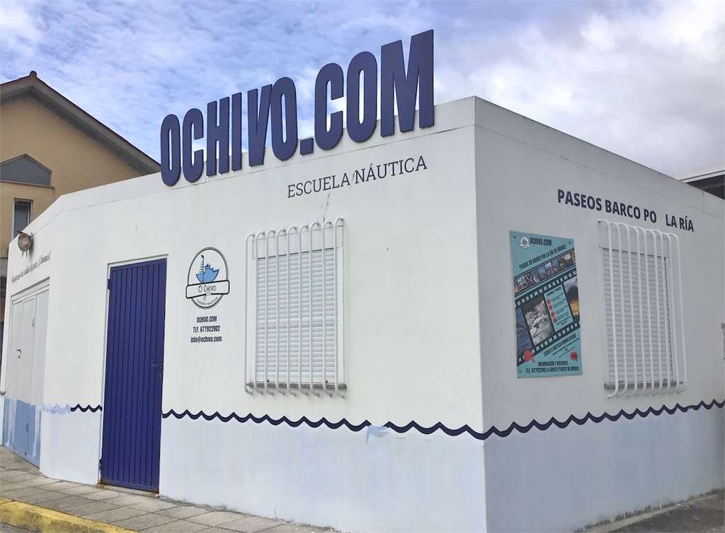 Escuela Náutica y Turísmo Activo O Chivo en Muros