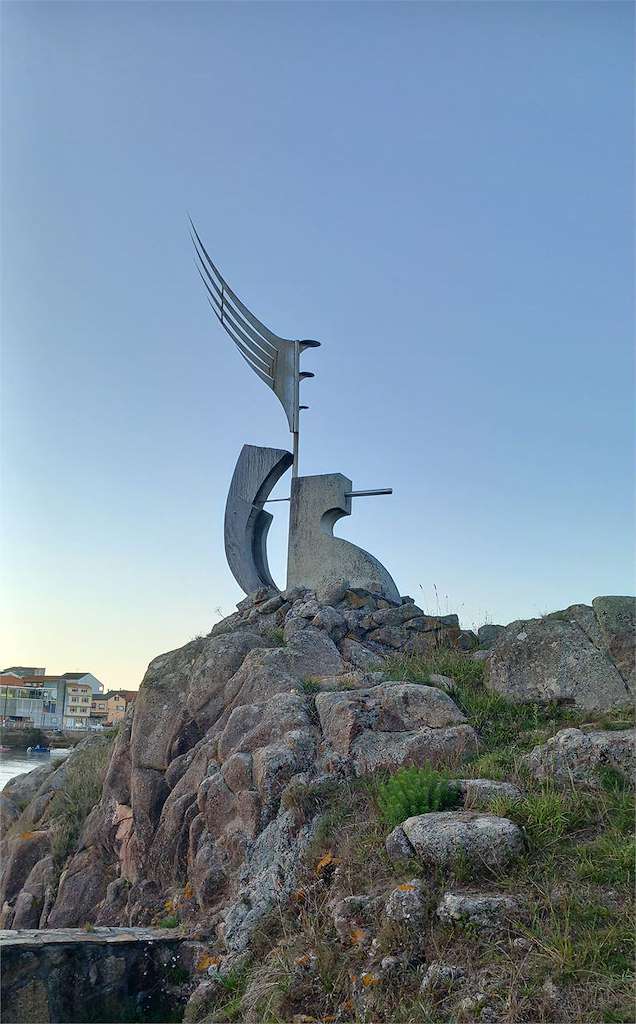 Escultura A Veleta en Camariñas