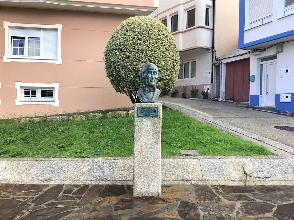 Escultura del Almirante Mourelle en Ponteceso
