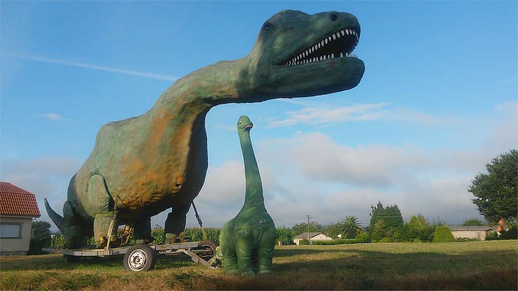Escultura del Dinosaurio en Ordes