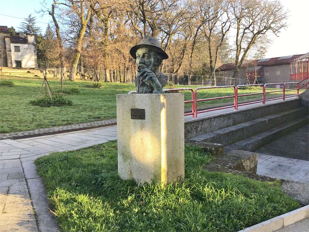 Escultura Roberto Vidal Bolaño en Brión